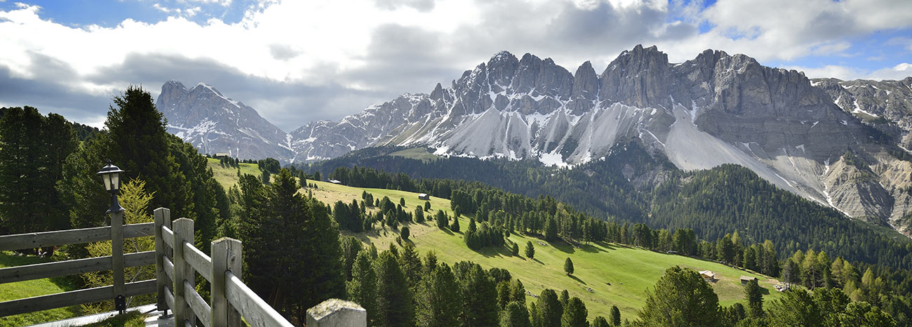 Le Odle viste da un punto panoramico in Valle Isarco