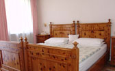 Doppelbettzimmer im Hotel Garnì Letizia in Innichen